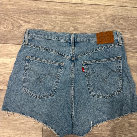 Levi’s Ribcage Denim Shorts - Picture 3 of 6